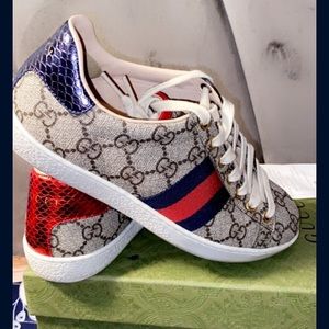 Used 2x Gucci sneakers